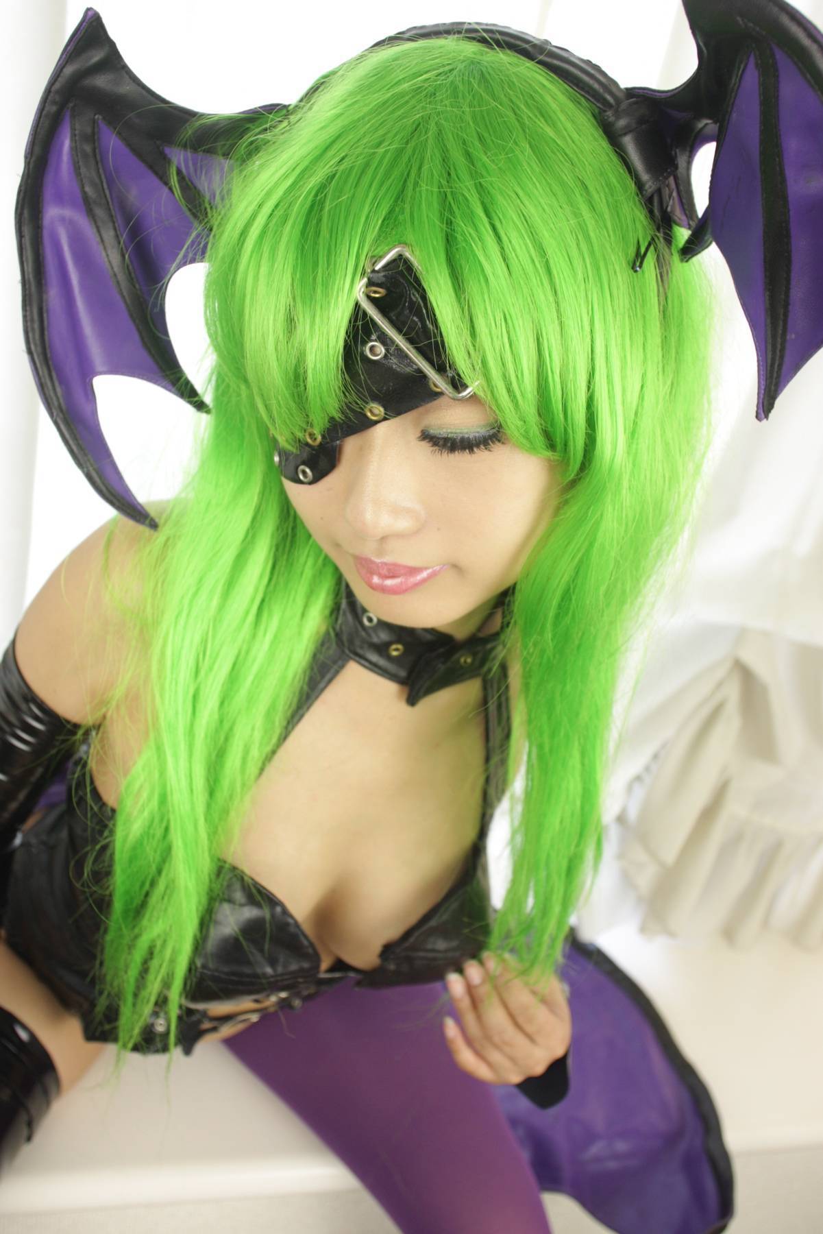 [Cosplay]  Darkstalkers - Morrigan with great body in latex 2